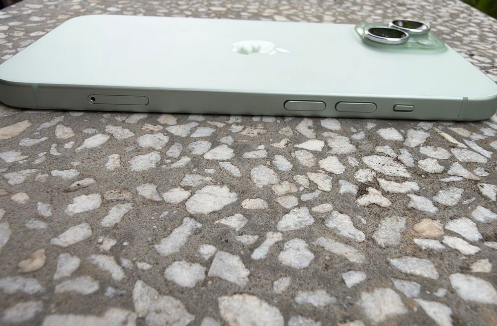 Iphone 15- mint,128 GB