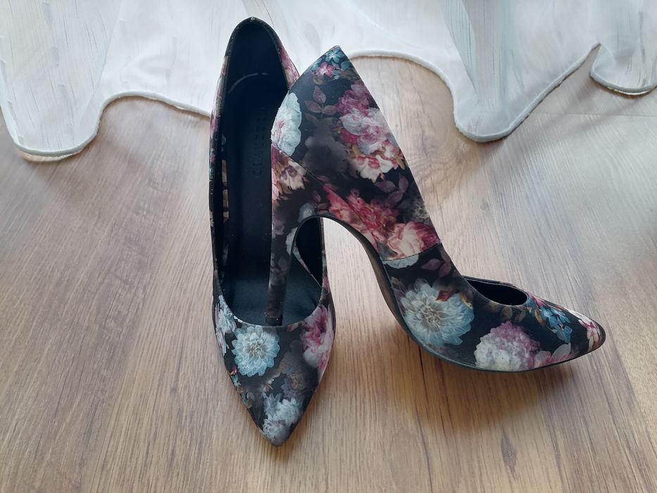 Pantofi cu toc, Reserved