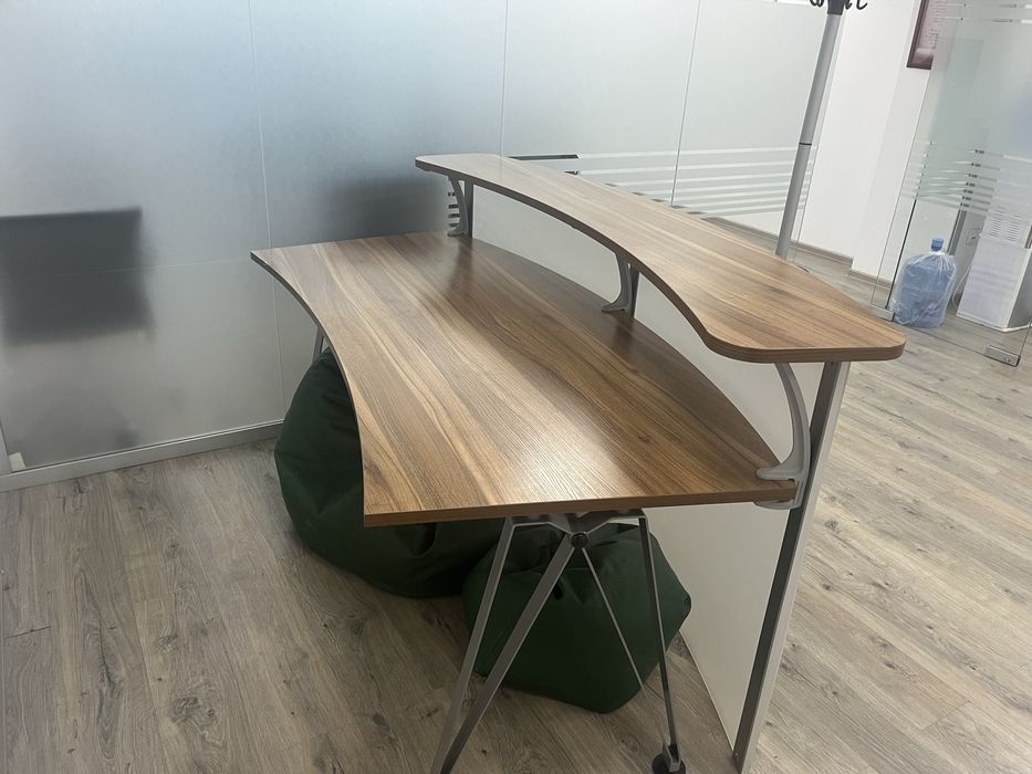 Продам стол для ресепшена в офис