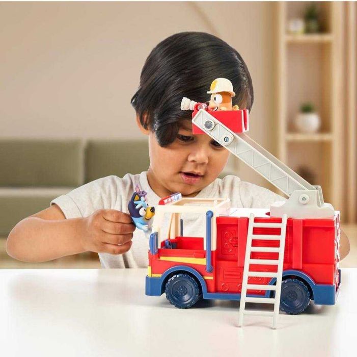 НАМАЛЕНА! Оригинална BLUEY Пожарна с 2 фигури /Блуи