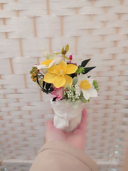 Aranjamente florale în vaze fetite,pentru cadou(școală sau alteocazii)