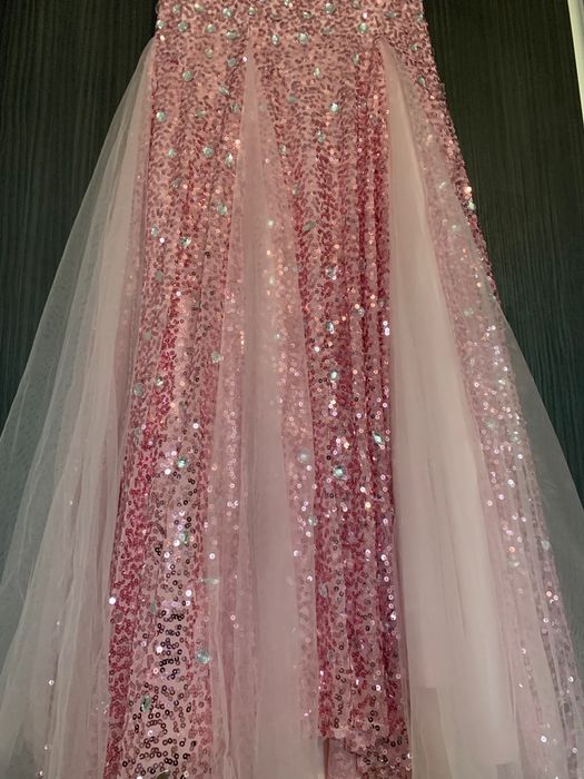 Rochie elegantă cu paiete și pietre
