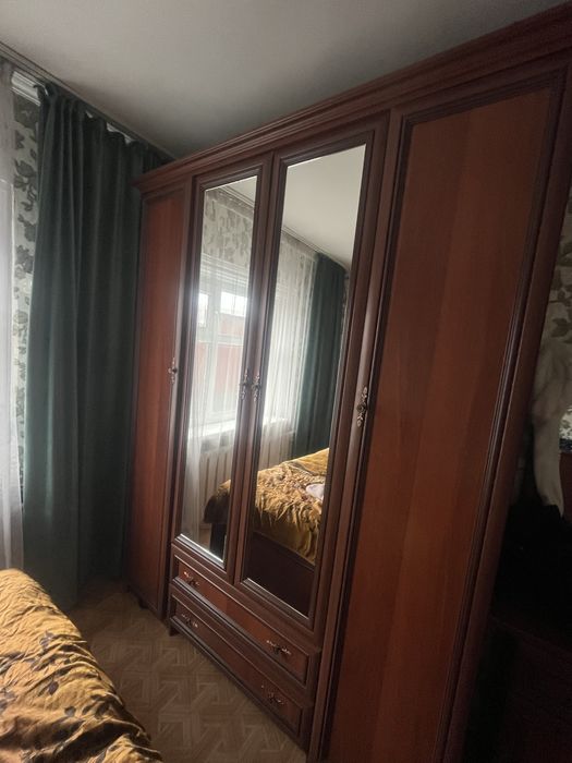 Продам спальный гарнитур.