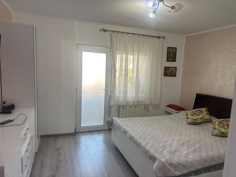 Vând apartament cu 2 camere decomandat, situat pe Strada Soveja