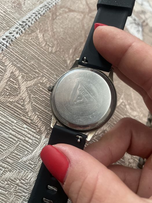Часовник guess оригинал