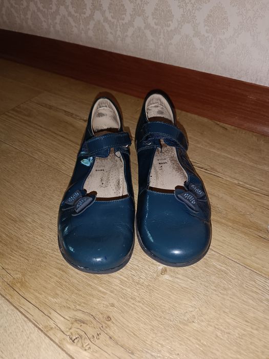 Продам школьные туфли. Италия