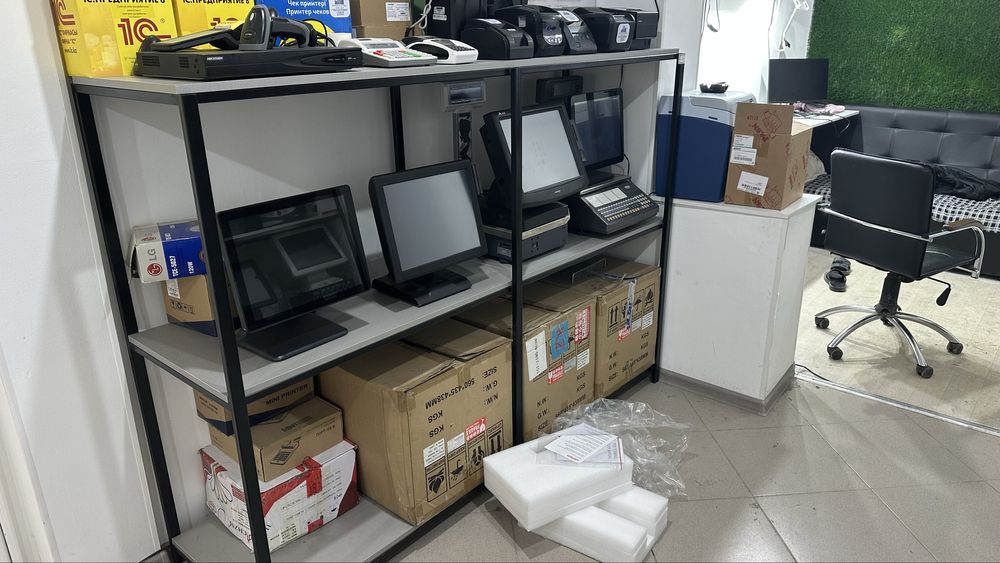 Два офисных дивана