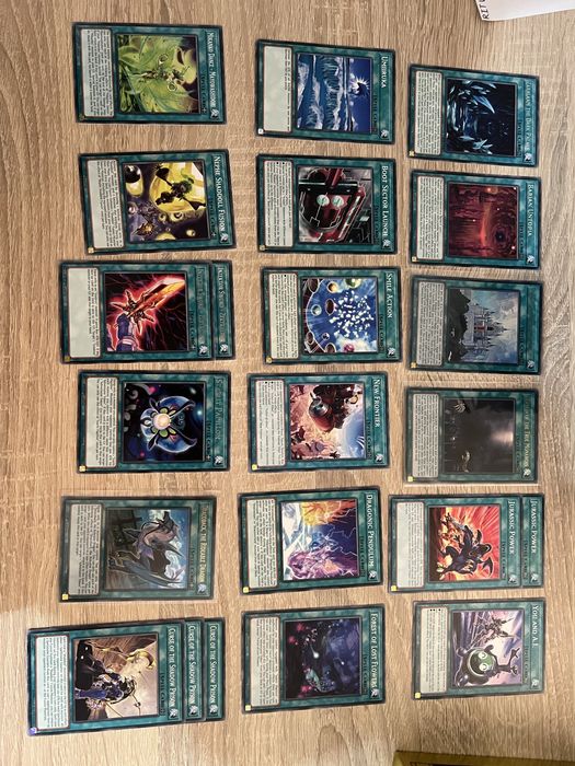 Продавам Yu-Gi-Oh ОРИГИНАЛНИ карти.