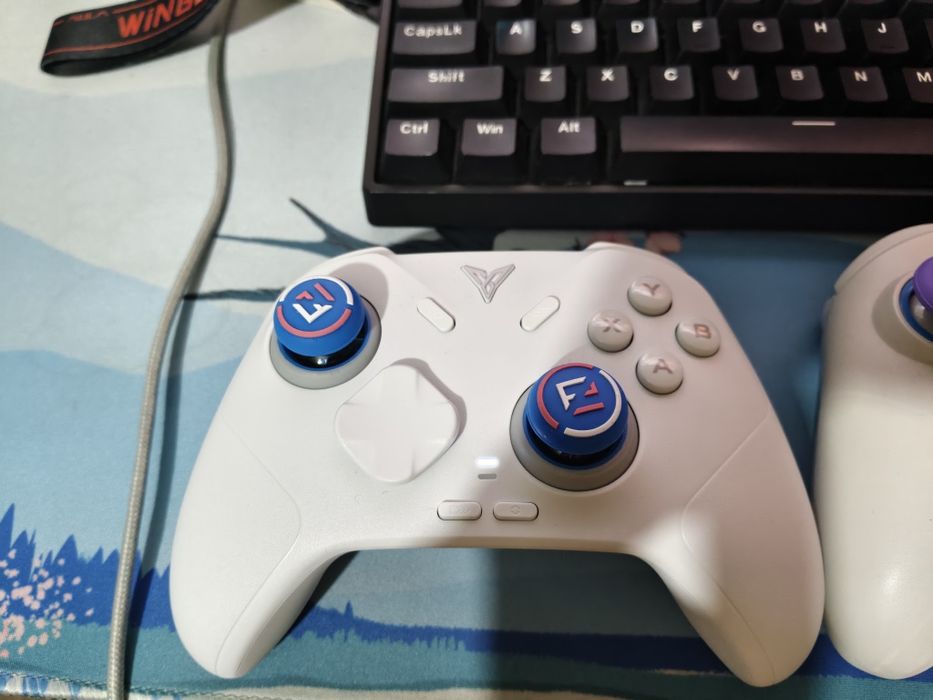 Продам Геймпад Flydigi DIREWOLF 4