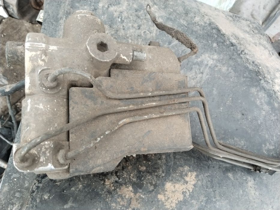 ,блок АБС на 124