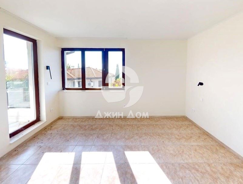 Просторна двуетажна къща в к-с „Бей Вю Вилас“, с. Кошарица