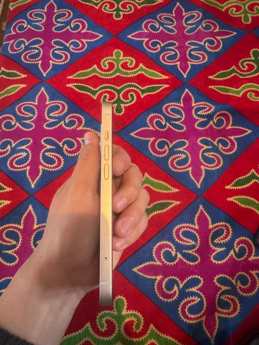 Продается айфон 13