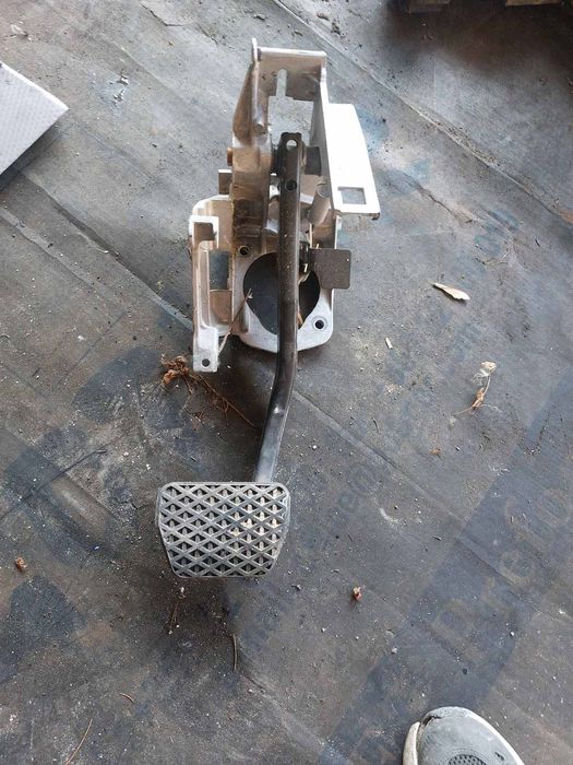 Педал спирачка е90 е91 бмв  2.0д 177кс bmw e90 e91 2.0d