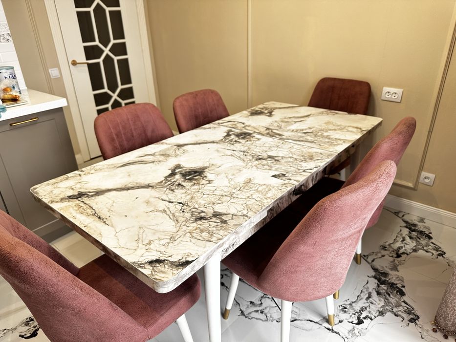 Стол ,со 6 стульями, б/у в отличном состояний