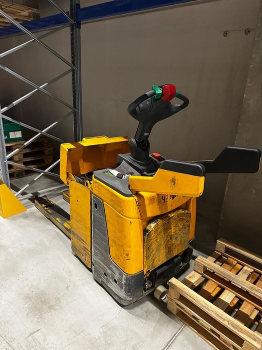 Motostivuitoare Electrice Jungheinrich – ECE 220 / ERC 212 / ERE 225