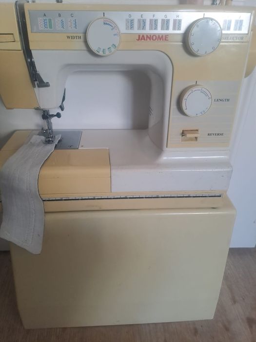 продаеться швейный машина