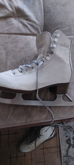 Продам коньки фигурные