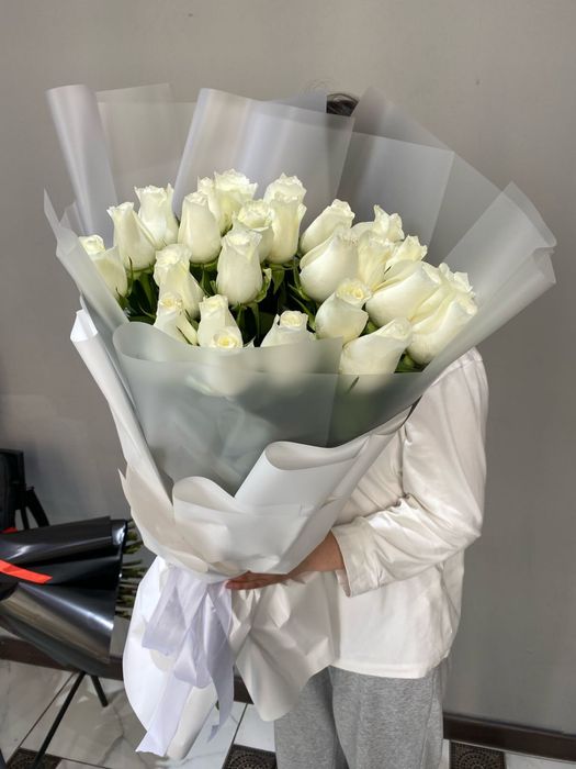 Высокие розы! Красные , белые , розовые