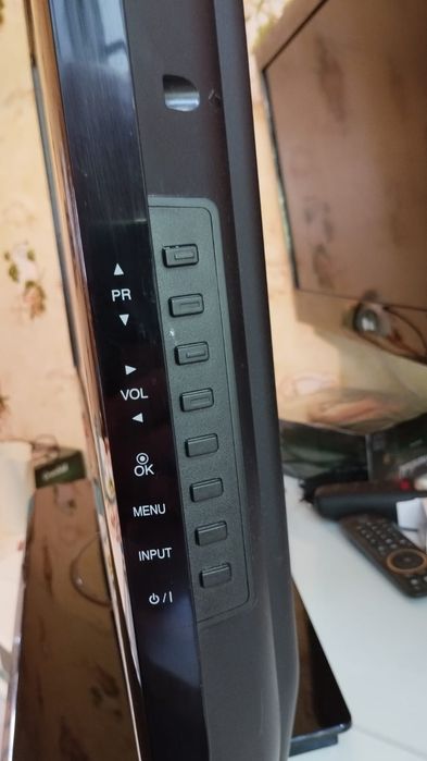 Телевизор LG, 82 см диагональ