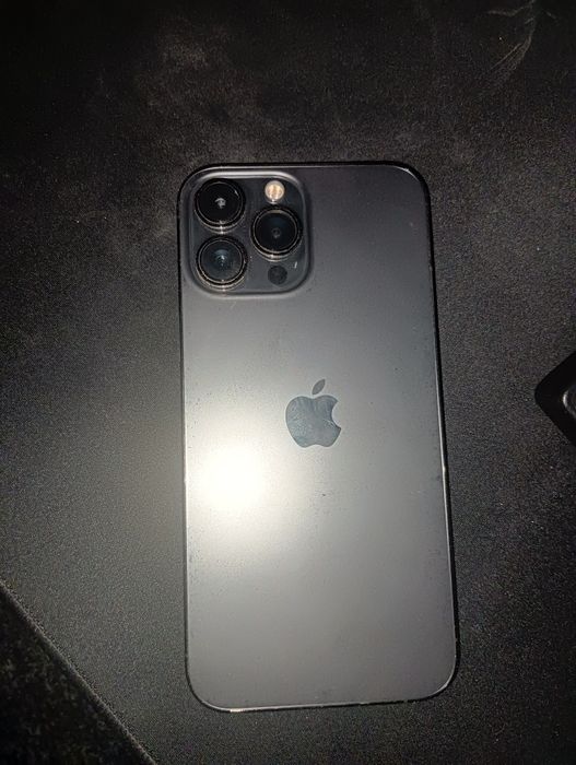 Vând iPhone 13 pro max fără placa de bază