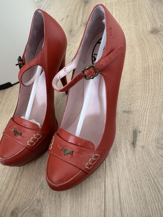 Дамски обувки на ток Fornarina – естествена кожа,нови