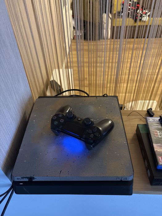 Ps4 slim. 1 t