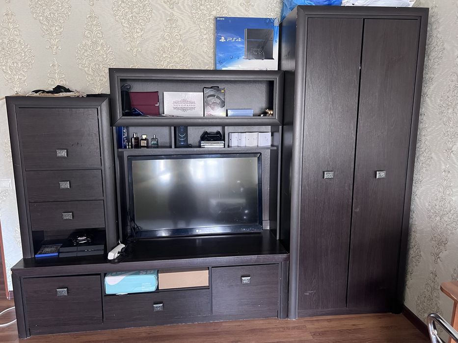 Шкаф для одежды,подставка под телевизр,