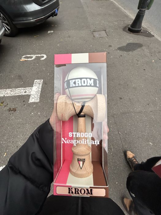 Strogo kendama neapolitan semnat de vilau si foque