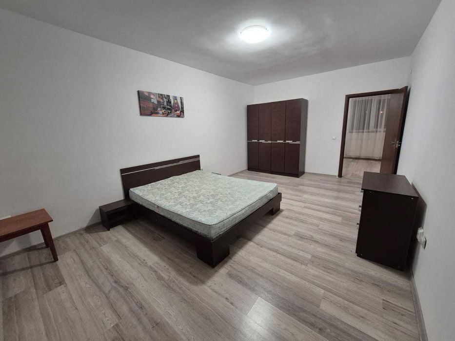 Inchiriez apartament cu 3 camere, bloc nou, zona centrala