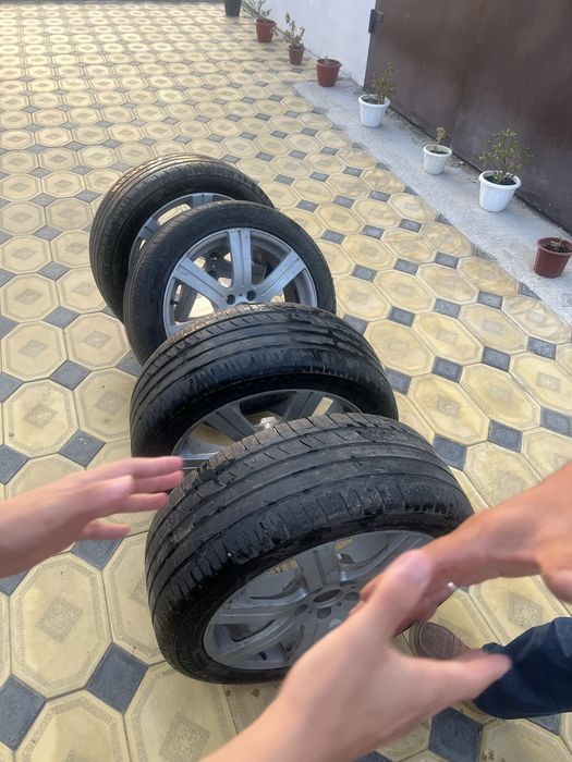 Продам диски на 18 с шинами.
