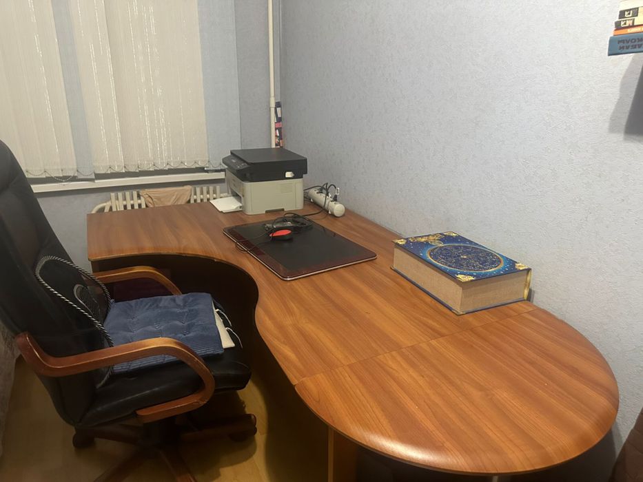Продается офисный стол