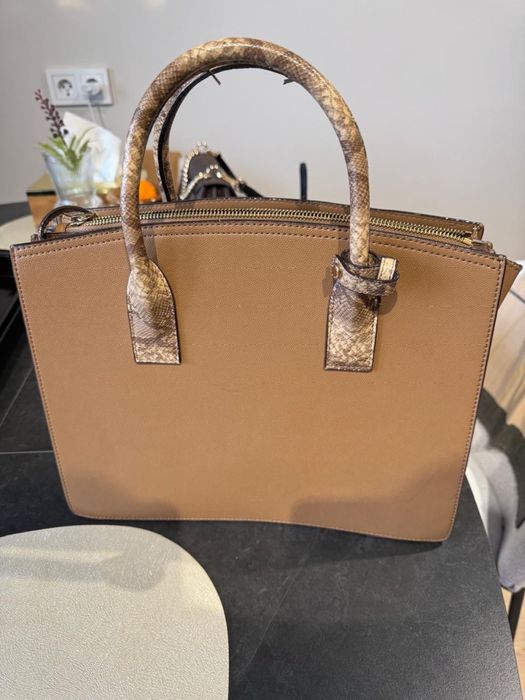 Продам сумку Charles&Keith
