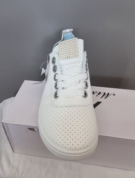 Пролетни дамски маратонки