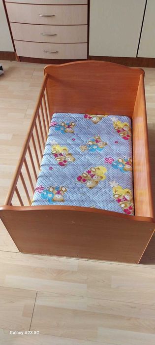 Детско креватче, кошарка и скрин