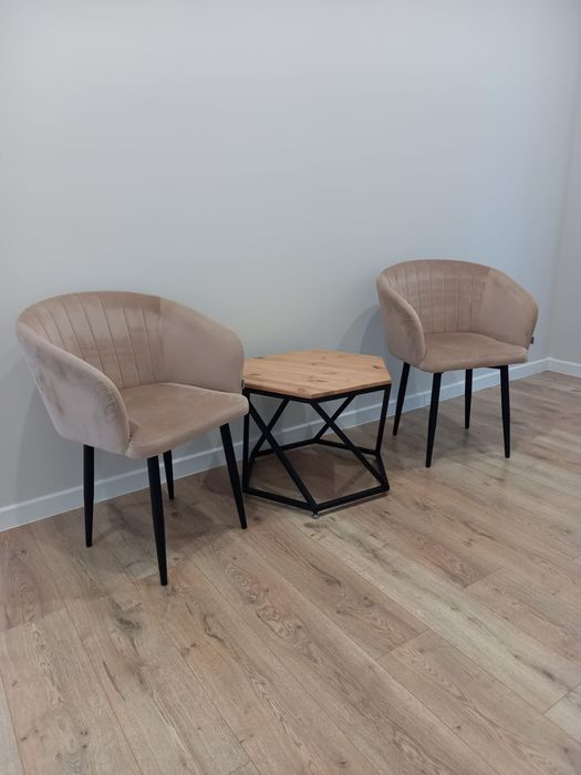 Креслоо и столик