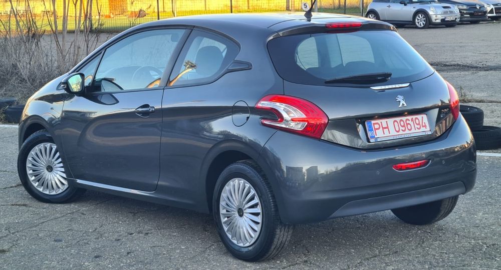 Peugeot 208 Coupe * 2015 * 1.6Diesel * Euro5 * Navi  Xenon  Led  Klimă
