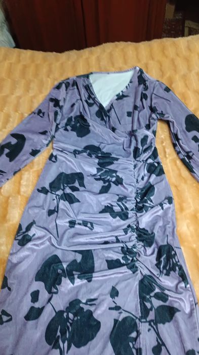 Продам платье велюровое