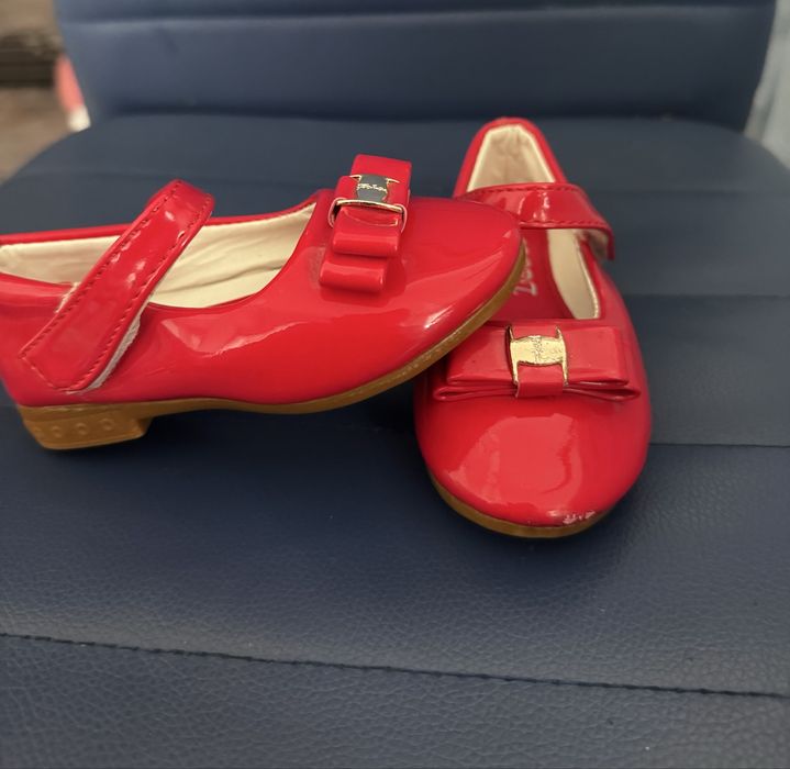 Pantofi cu baretă marimea 24