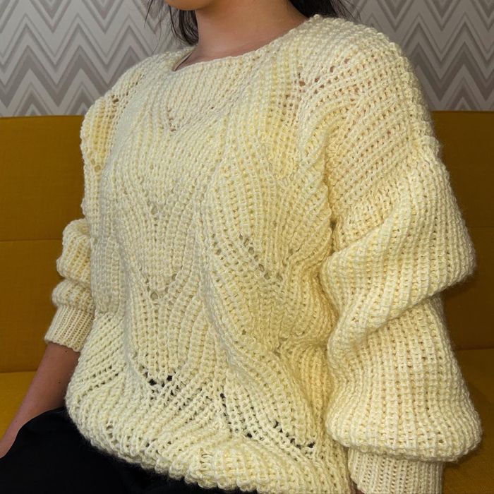 Продается свитер ручной работы