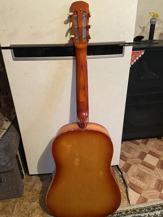 продам гитару в хорошем состояние