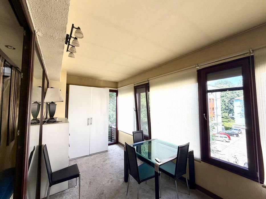 Inchiriez apartament cu 2 camere plus camera de lucru