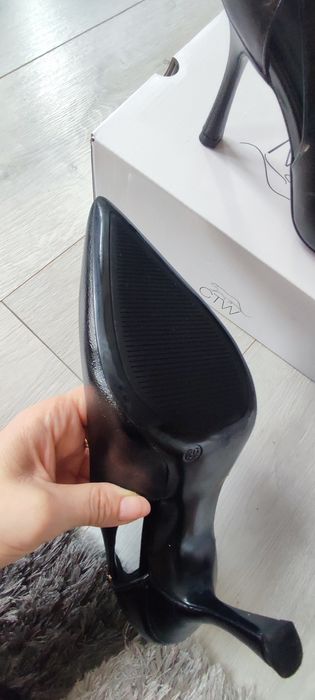 Официални обувки на ток