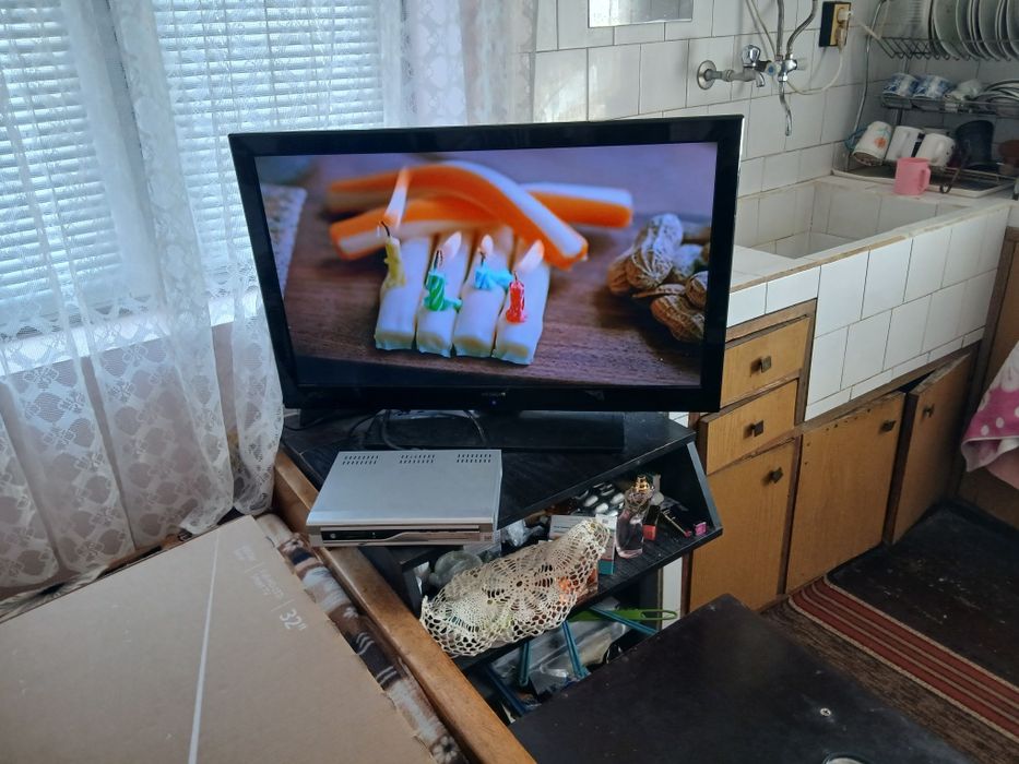 Телевизор HITACHI 43инча