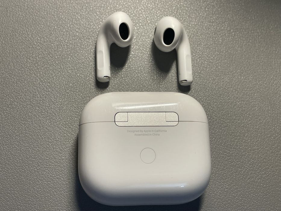 Продам Apple AirPods (3rd generation)