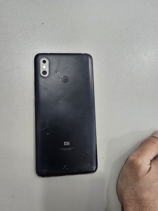 Mi Max 3 6/128g sotiladi