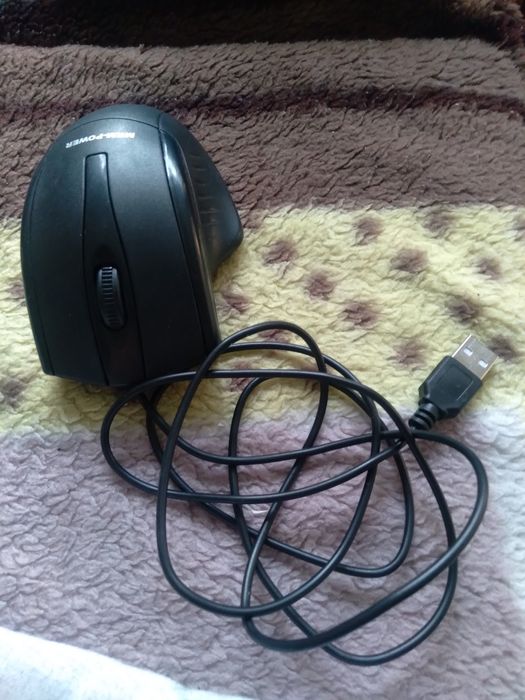 Продам новую флешку 64гб на гарантий цена окончательно торга нет.