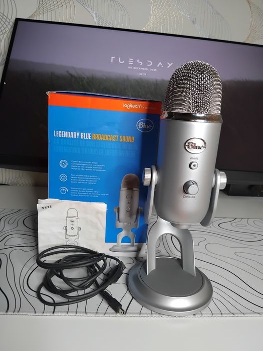 Микрофон Logitech Blue Yeti Silver