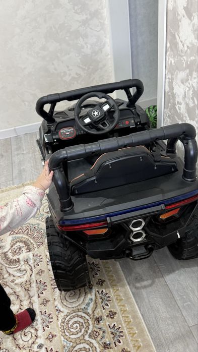 Детский электромобиль