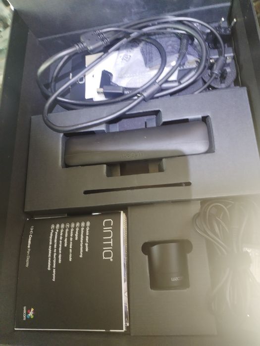 Tableta grafica Wacom Cintiq 13HD Pen DTk-1300 editare foto vide