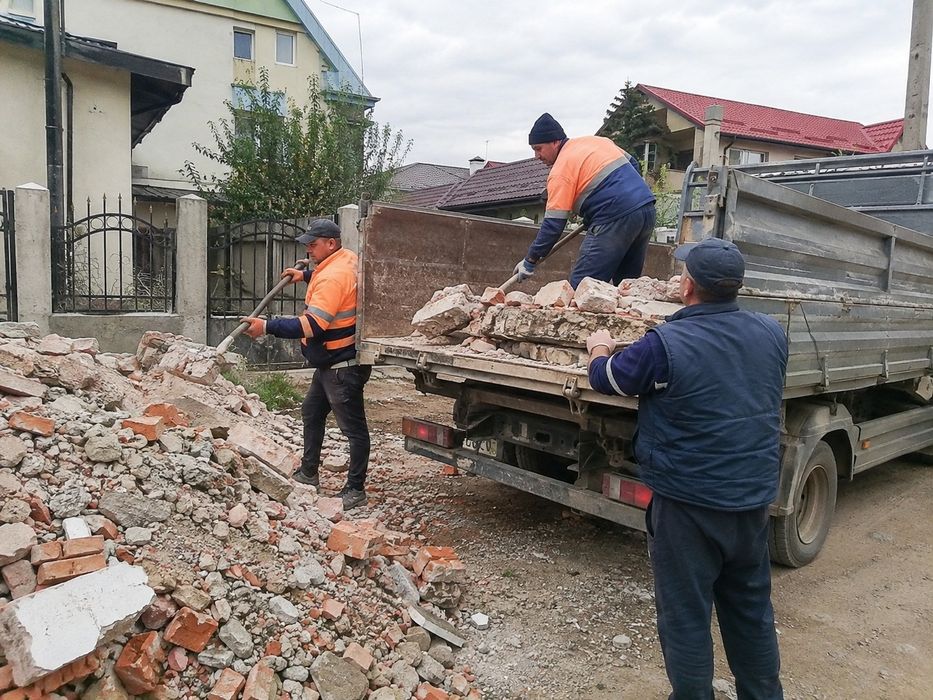 Demolari case vechi si eliberare teren